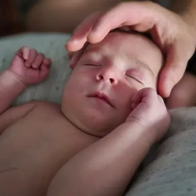 Especialista en fisioterapia pediátrica en Badajoz con un paciente